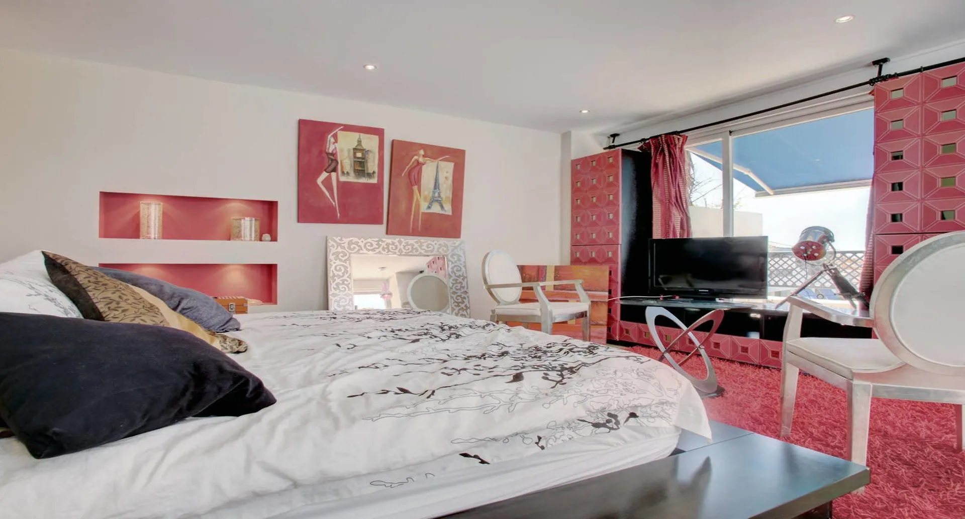 Luxurious Penthouse Puerto Banus contacts